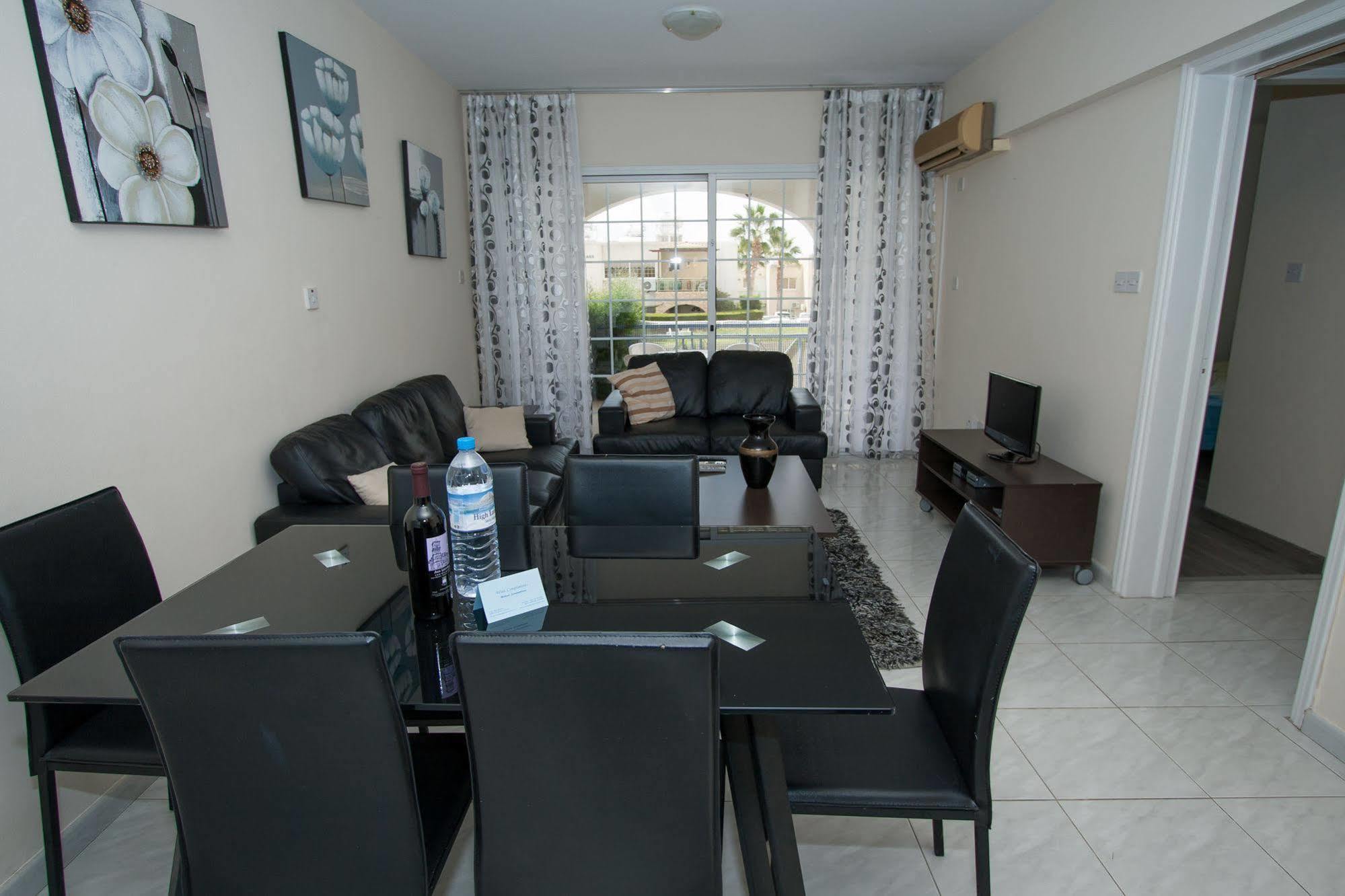 Santa Barbara Complex Daire Limasol Dış mekan fotoğraf